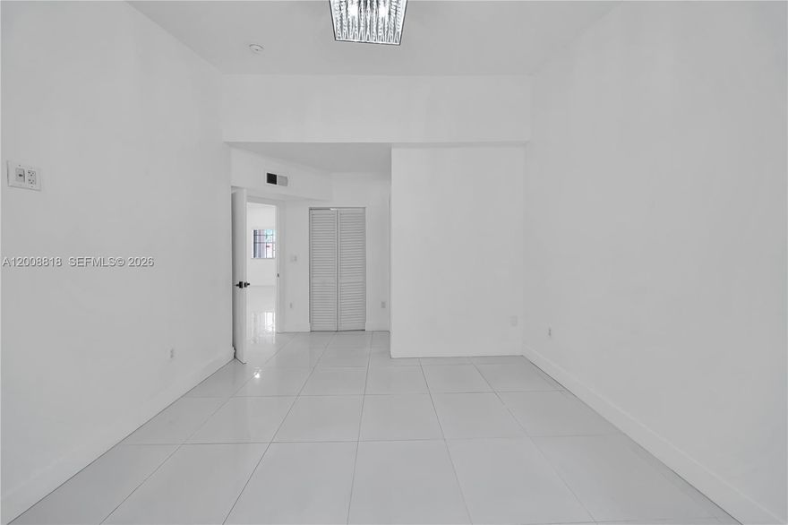 Beautiful well kept Condo unit 2/2 in a great location in West Kendall. It is walking distance from Miami Sunset Senior Hihg School, shopping centers and main highways. The Unit has washer and dryer inside, AC  Unit is less than 5 years old, 2 assigned parking spaces and plenty of visitor parking spaces as well. Low monthly association cost.