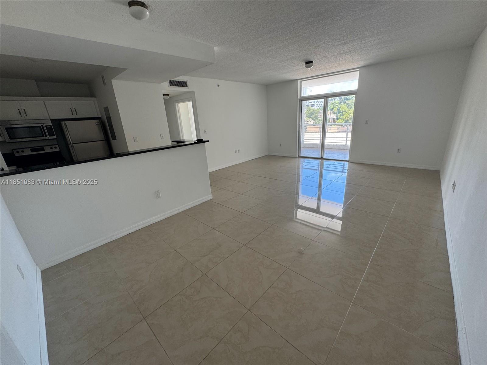425 NE 30th St 303