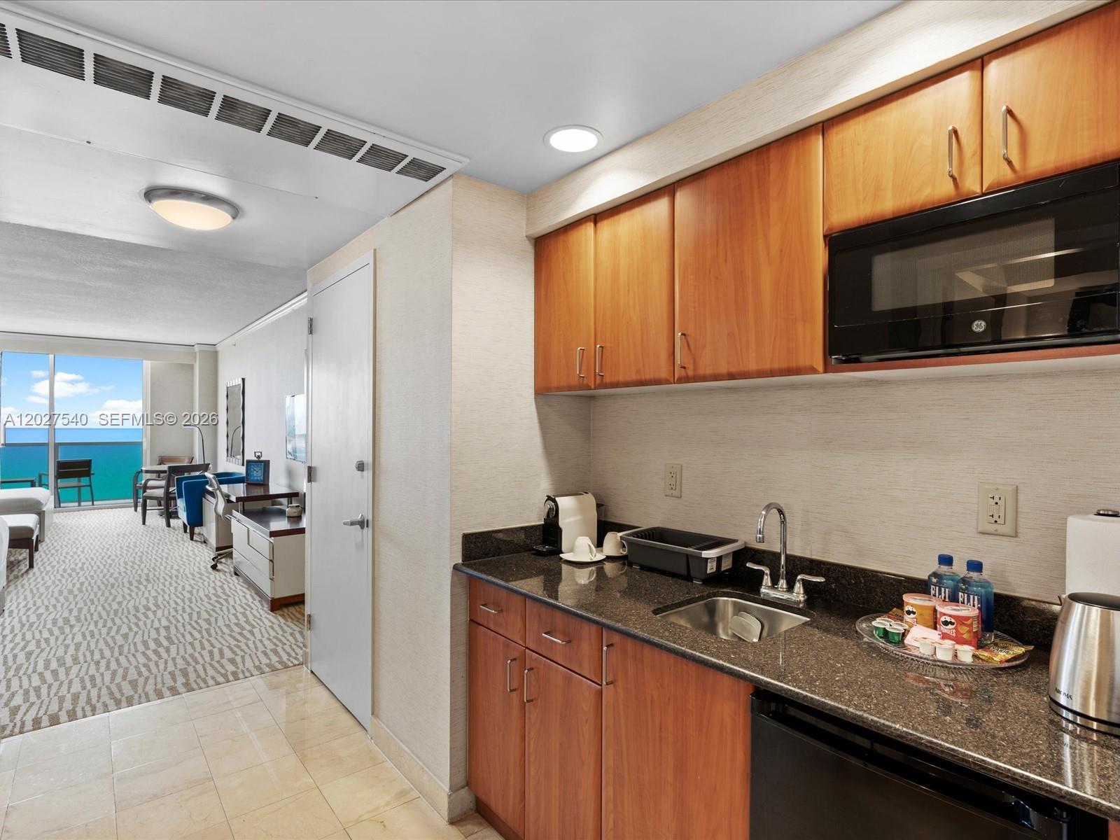 18001 Collins Ave 2511