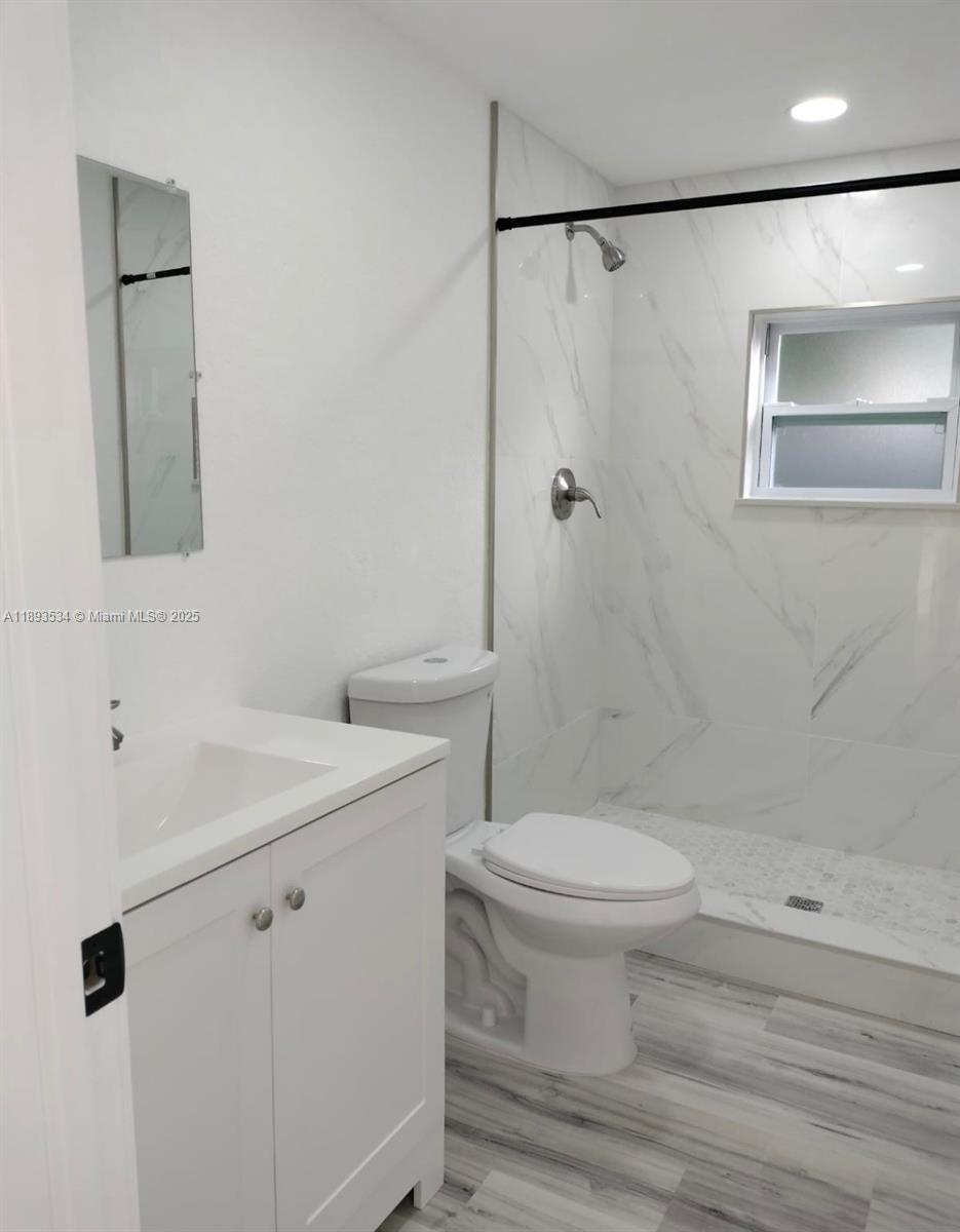 1062 NW 25th St