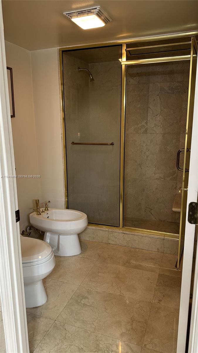 WINSTON TOWERS 600 CONDO - Residential