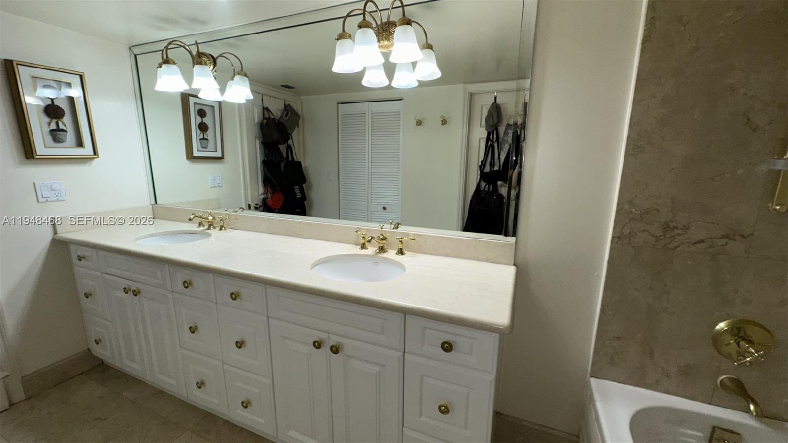 WINSTON TOWERS 600 CONDO - Residential