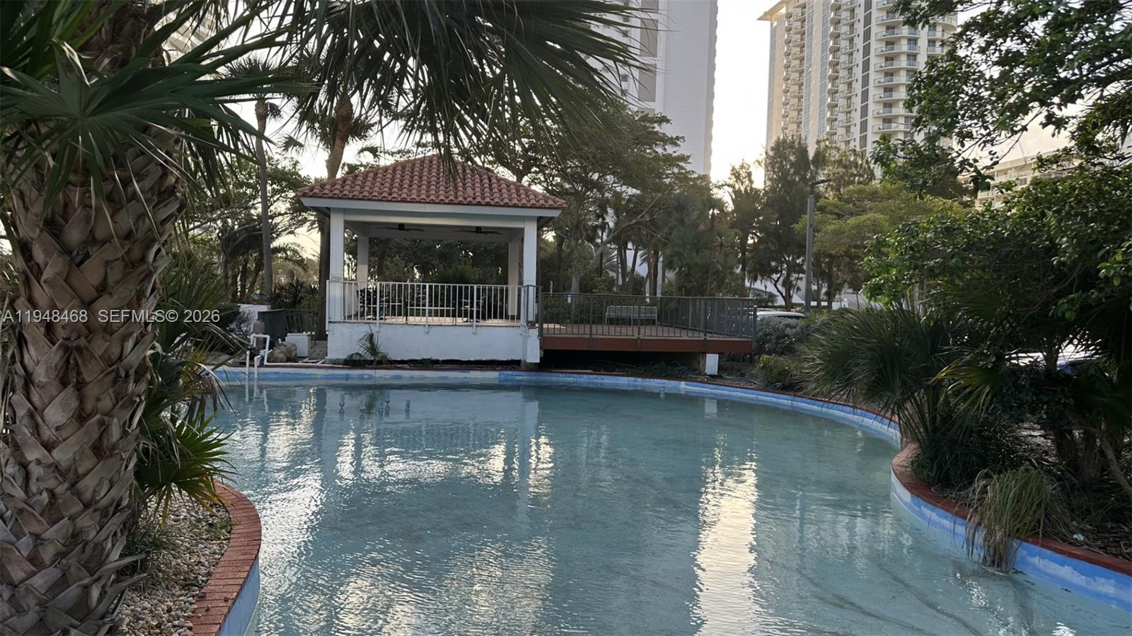 WINSTON TOWERS 600 CONDO - Residential