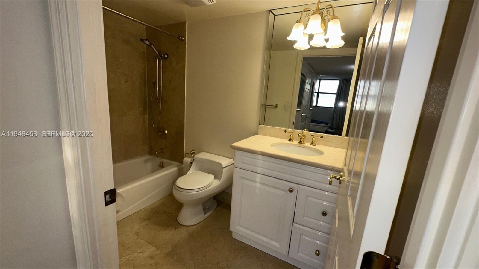 WINSTON TOWERS 600 CONDO - Residential