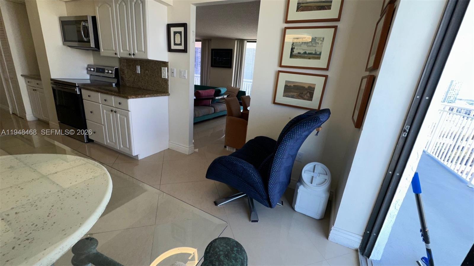 WINSTON TOWERS 600 CONDO - Residential