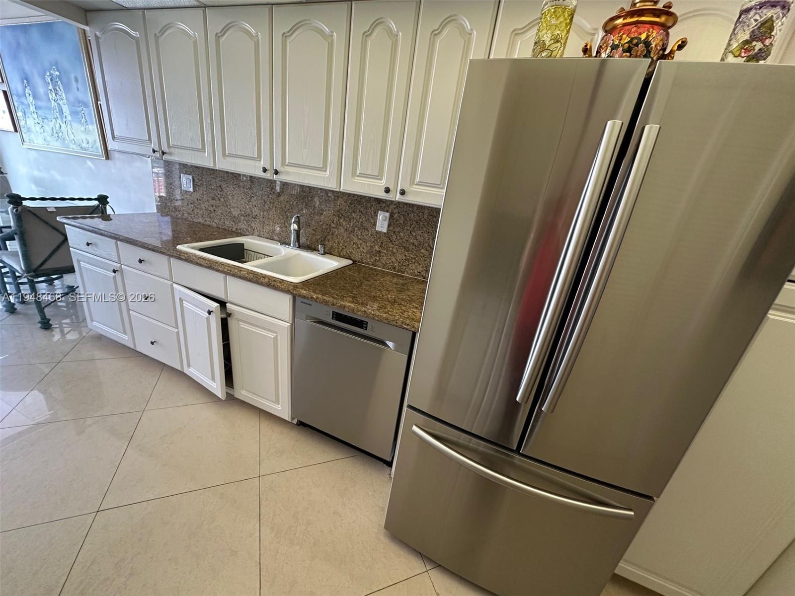 WINSTON TOWERS 600 CONDO - Residential