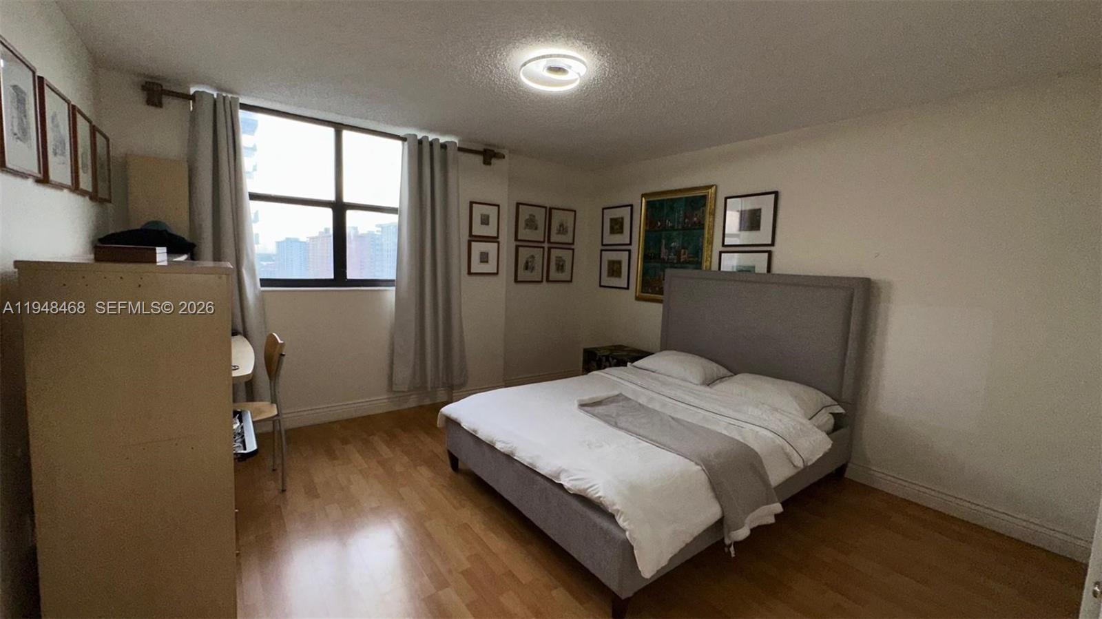 WINSTON TOWERS 600 CONDO - Residential