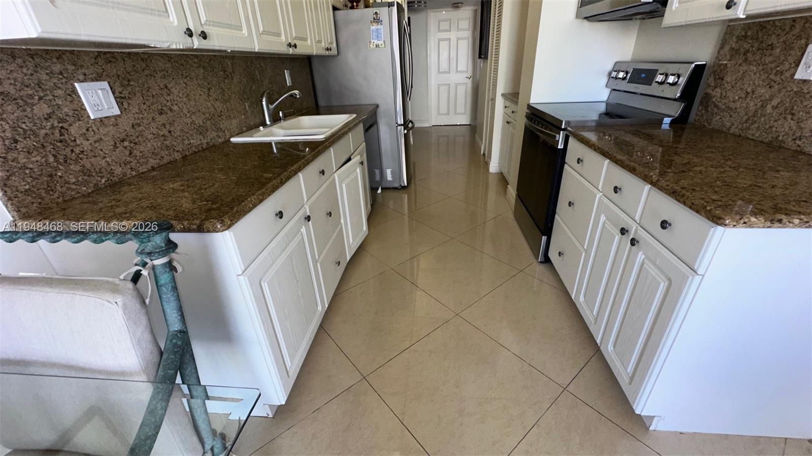 WINSTON TOWERS 600 CONDO - Residential