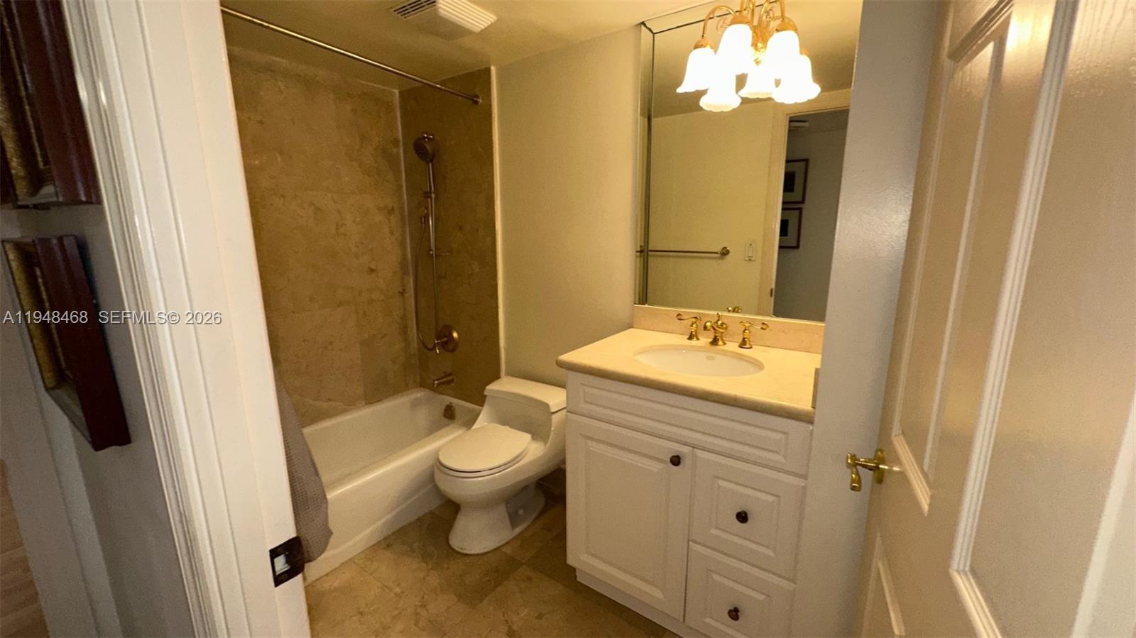 WINSTON TOWERS 600 CONDO - Residential