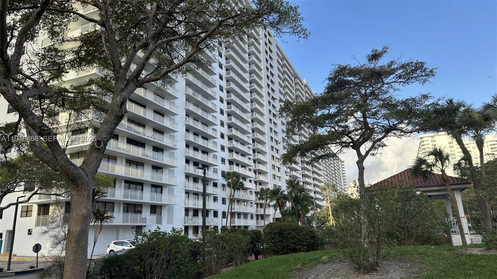 WINSTON TOWERS 600 CONDO - Residential