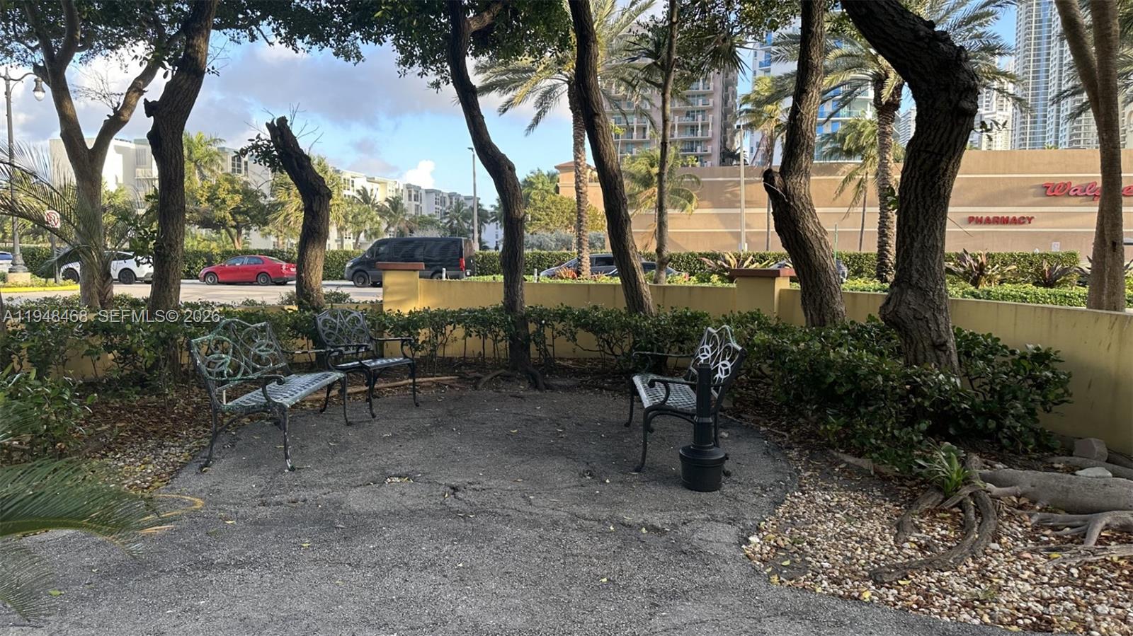 WINSTON TOWERS 600 CONDO - Residential