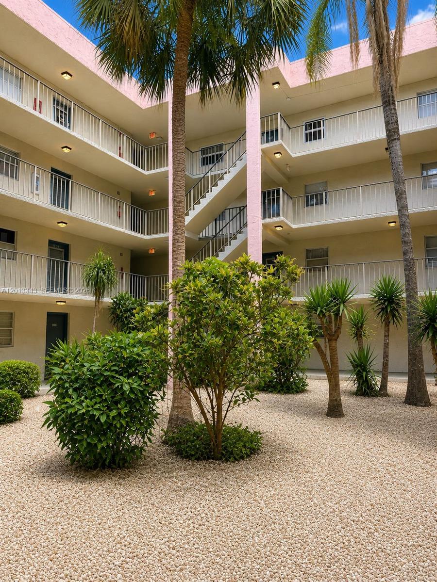 COURTYARDS OF BROWARD - Residential