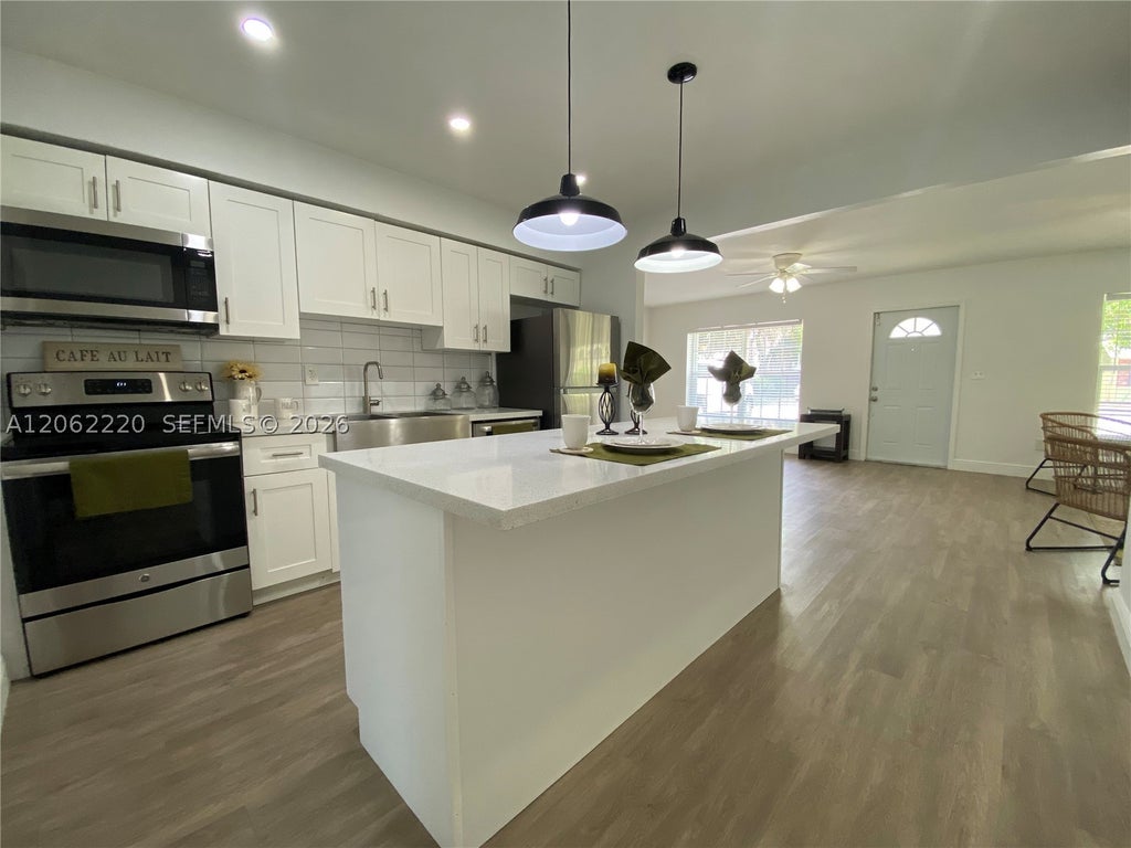 Photo of 1120 SW 15th Ter, Fort Lauderdale, FL 33312 (MLS # A12062220)