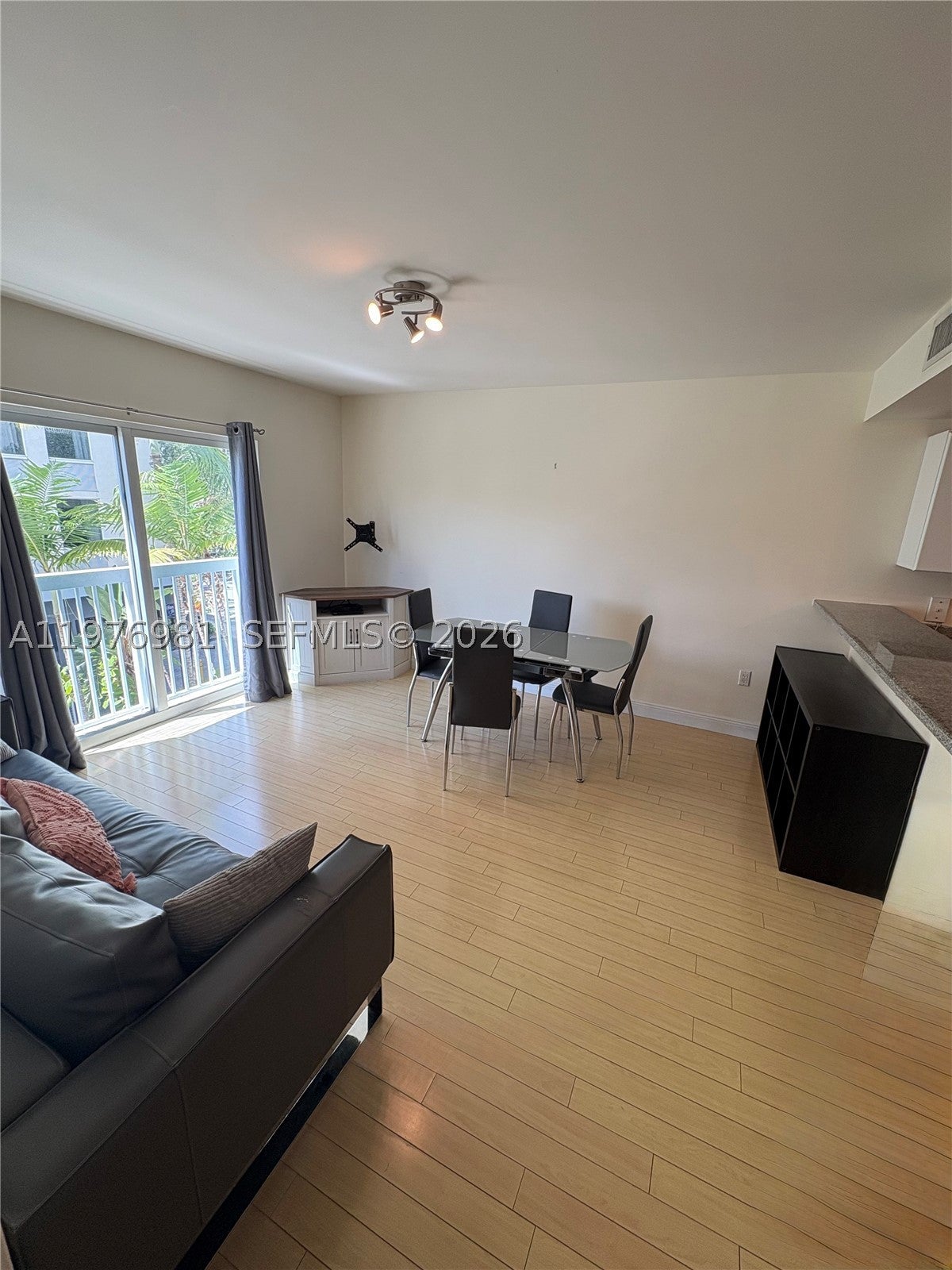 2740 SW 28th Ter 304