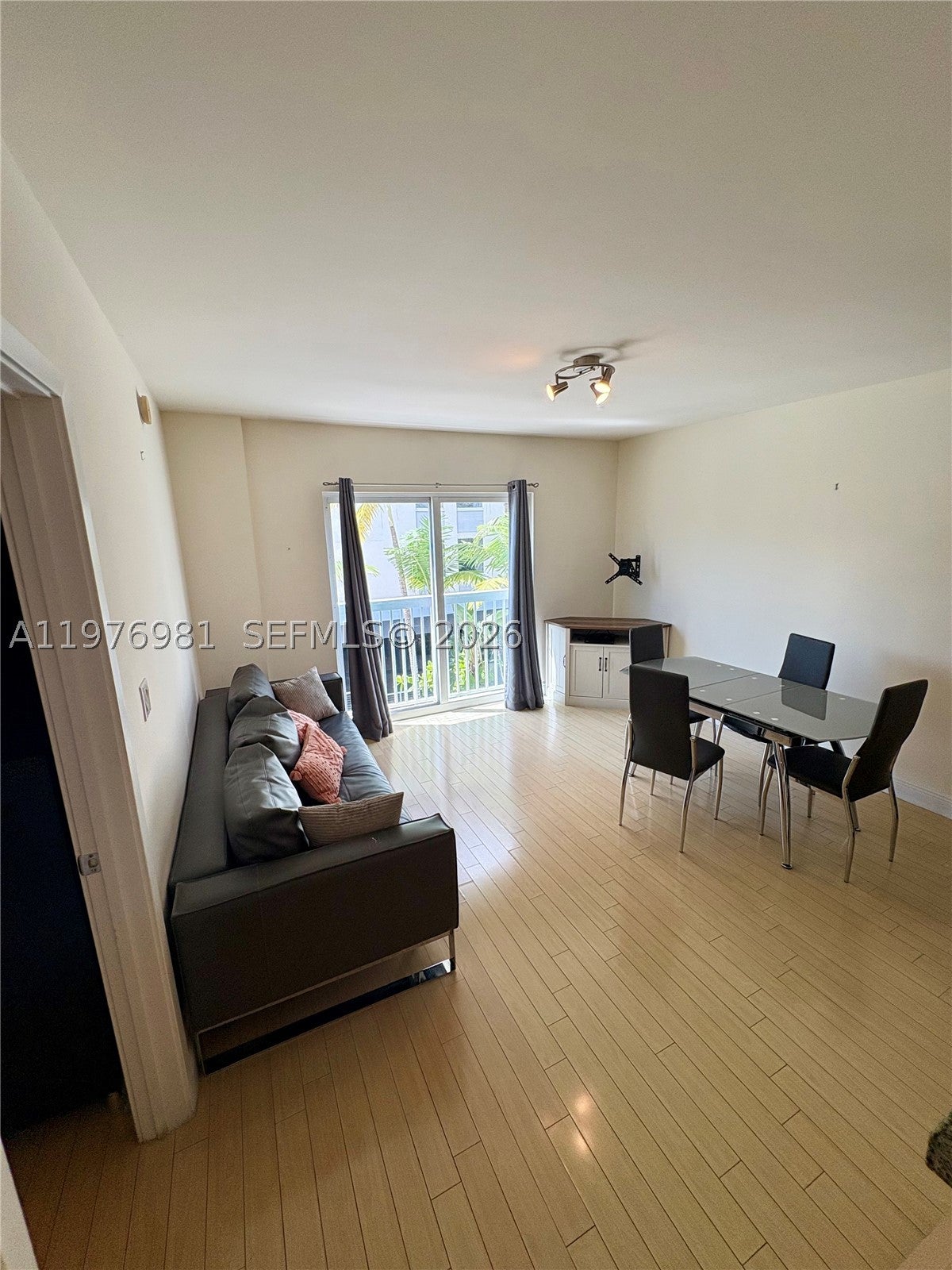 2740 SW 28th Ter 304