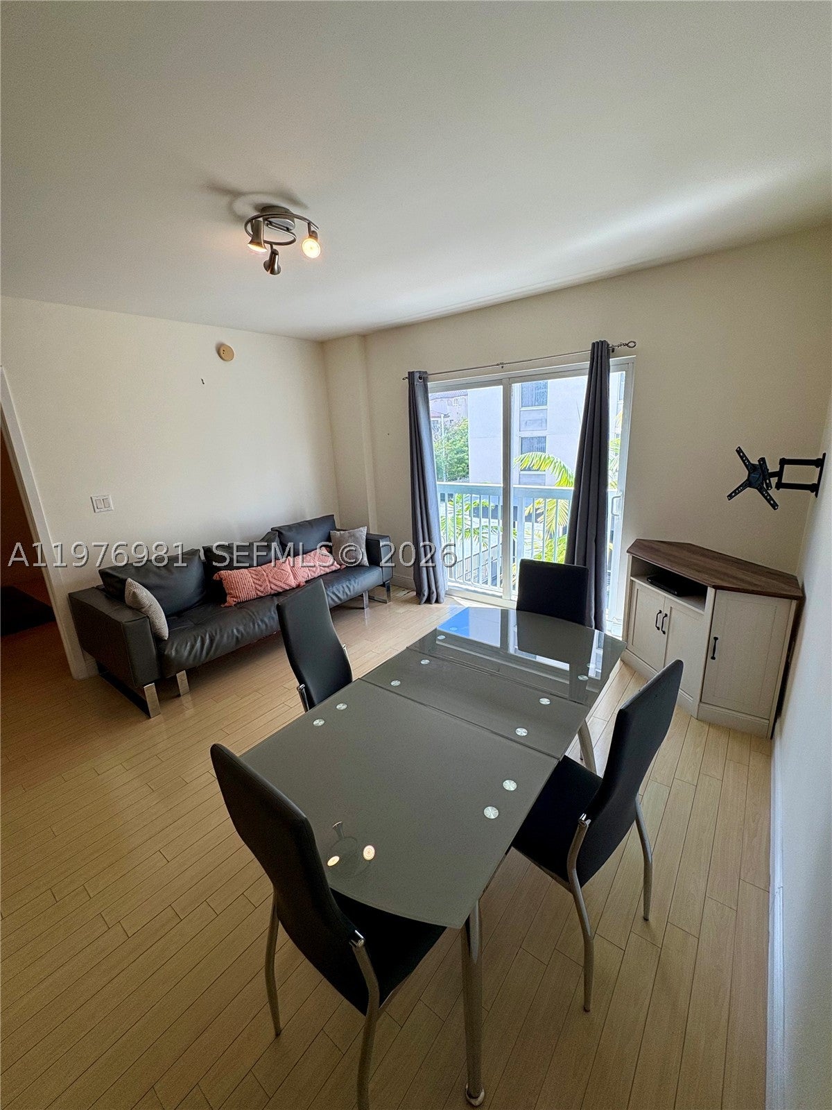 2740 SW 28th Ter 304