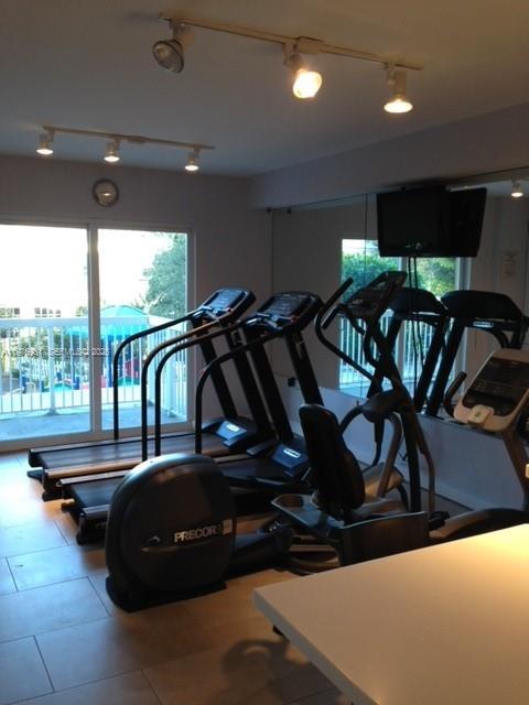 VILLAGGIO IN THE GROVE TO - Residential