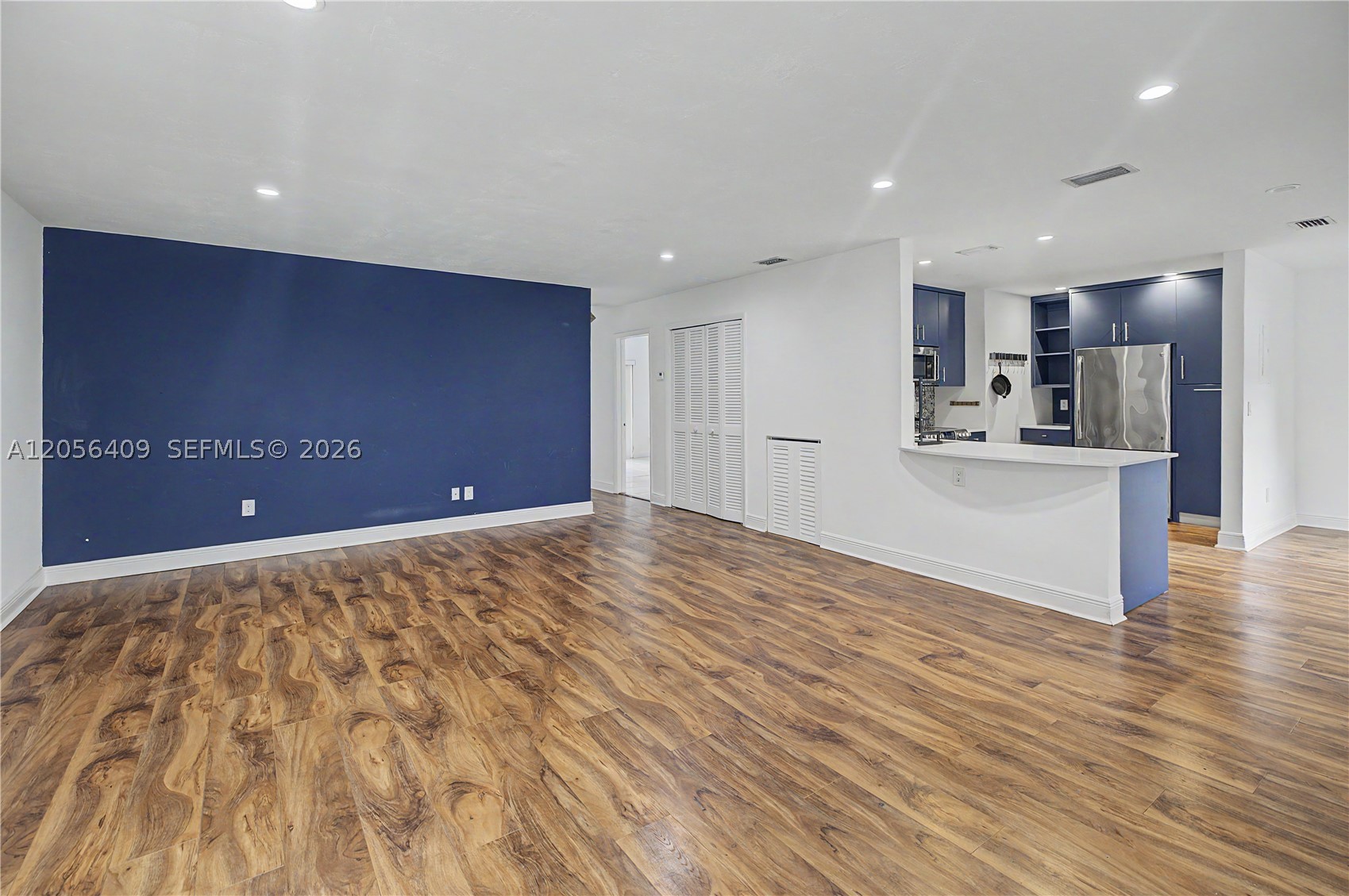 6815 Edgewater Dr 201