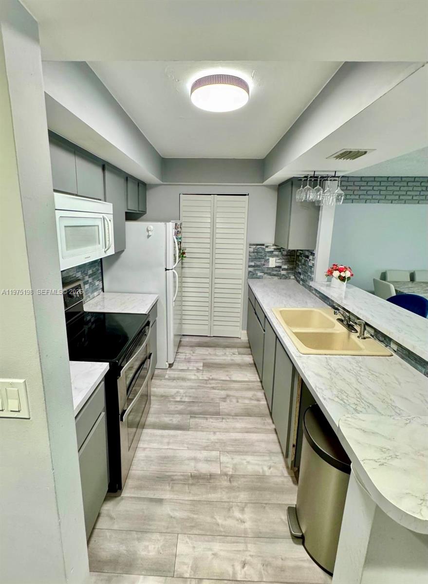 FRENCH QUARTER CONDOMINIU - Residential