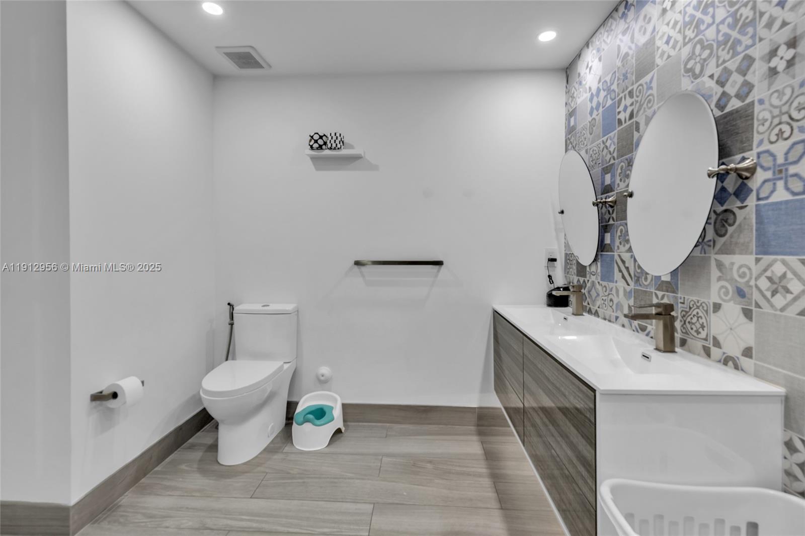 CHRISTOPHER GARDENS - Residential