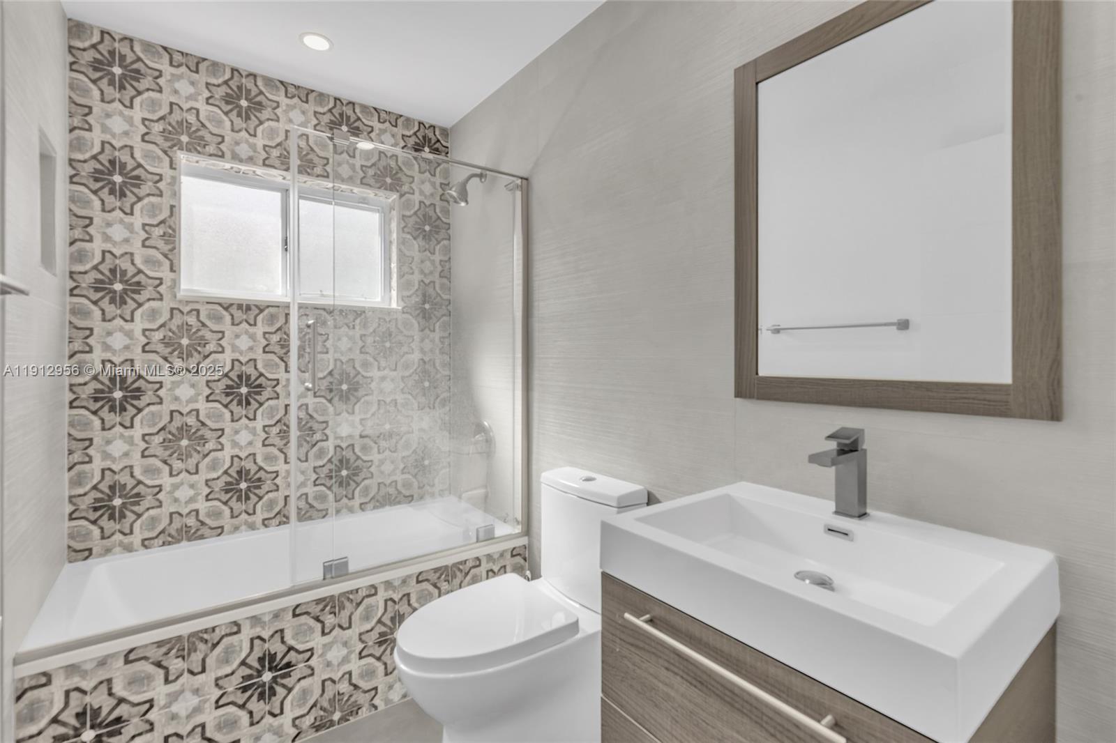 CHRISTOPHER GARDENS - Residential