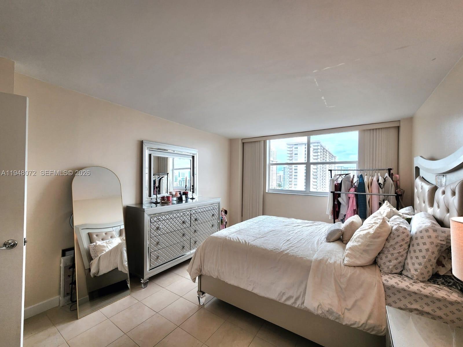 WINSTON TOWERS 700 CONDO - Residential