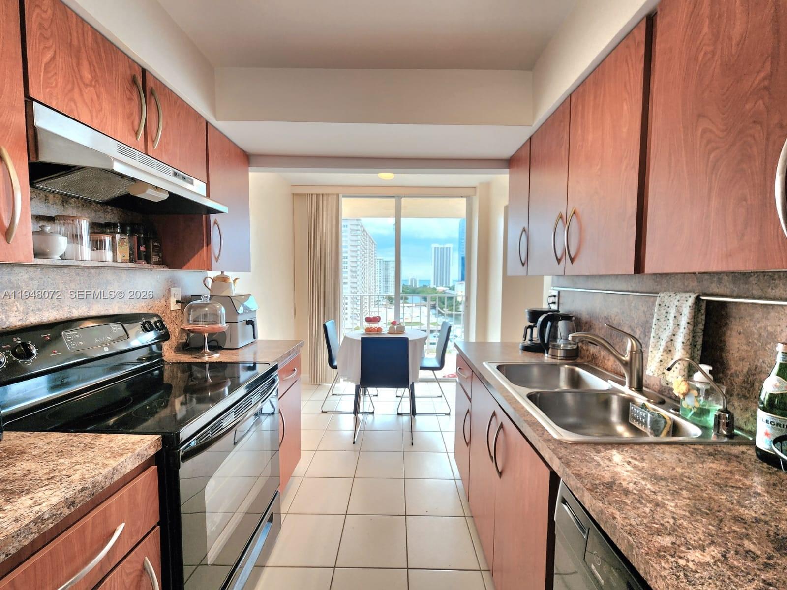 WINSTON TOWERS 700 CONDO - Residential