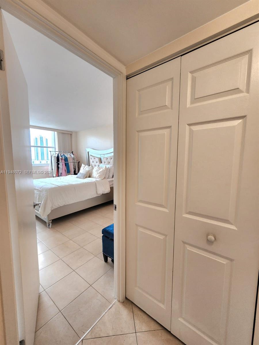 WINSTON TOWERS 700 CONDO - Residential