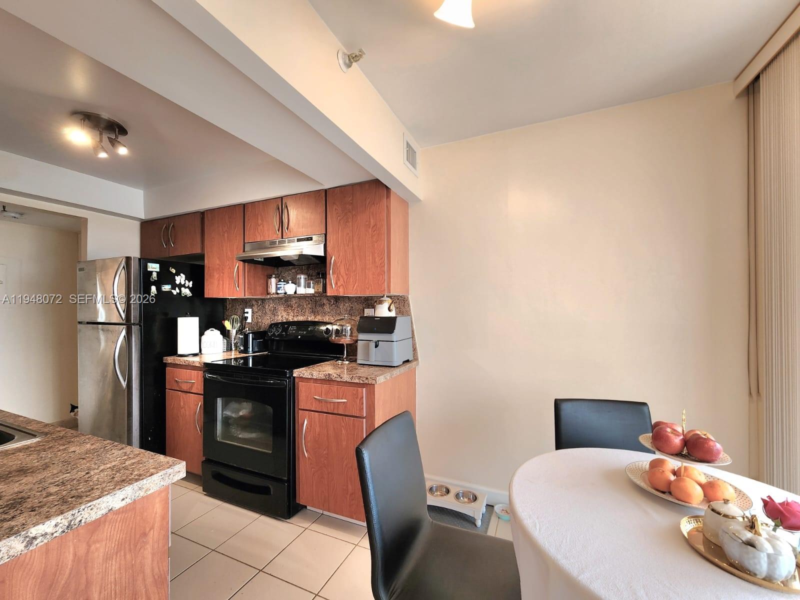 WINSTON TOWERS 700 CONDO - Residential