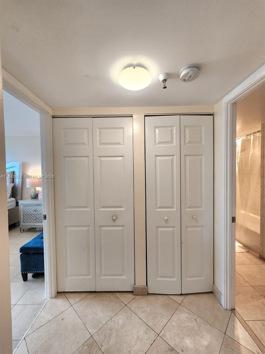 WINSTON TOWERS 700 CONDO - Residential