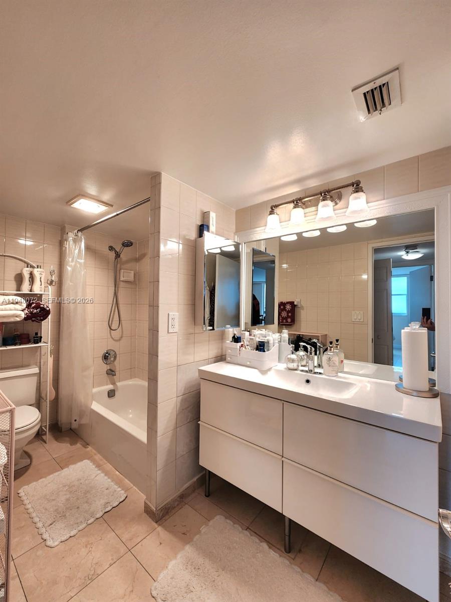 WINSTON TOWERS 700 CONDO - Residential