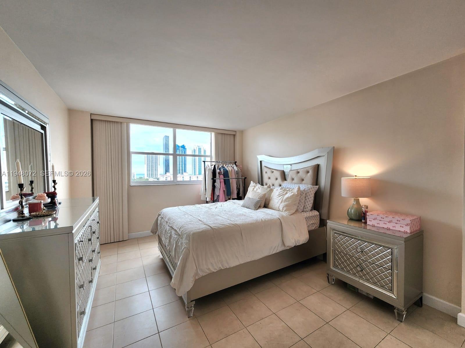 WINSTON TOWERS 700 CONDO - Residential