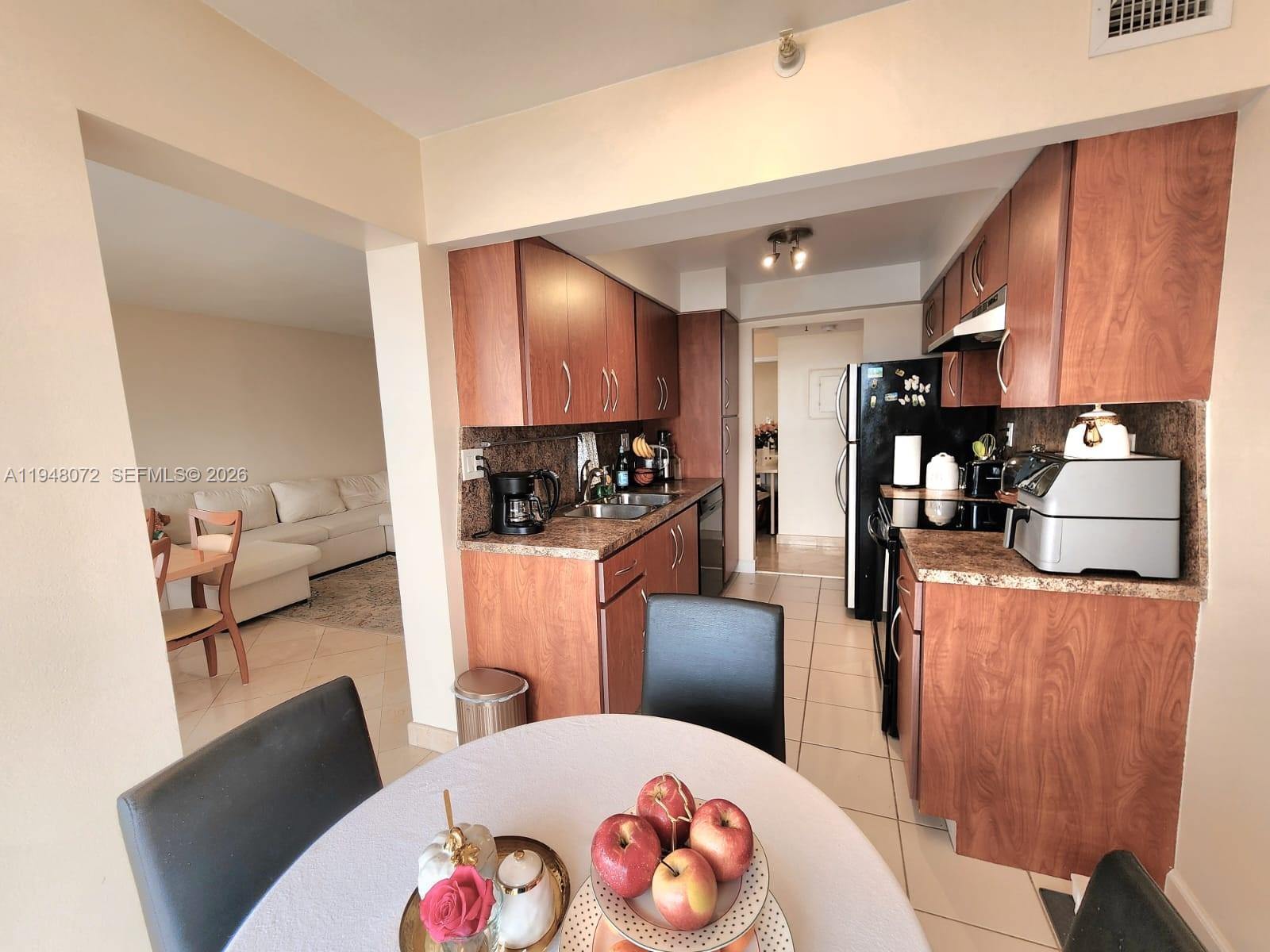 WINSTON TOWERS 700 CONDO - Residential