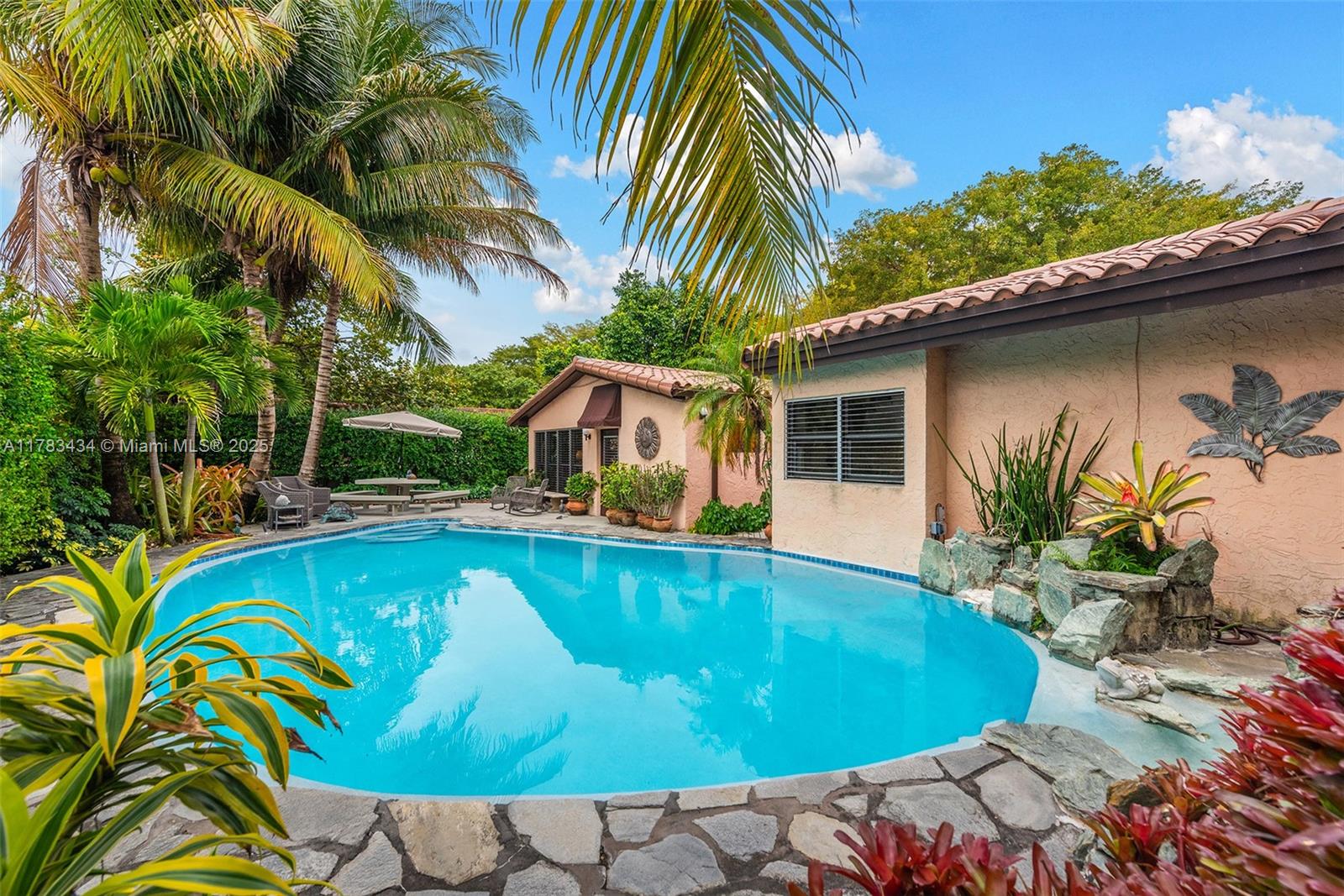 CORAL GABLES RIV SEC 6 - Residential