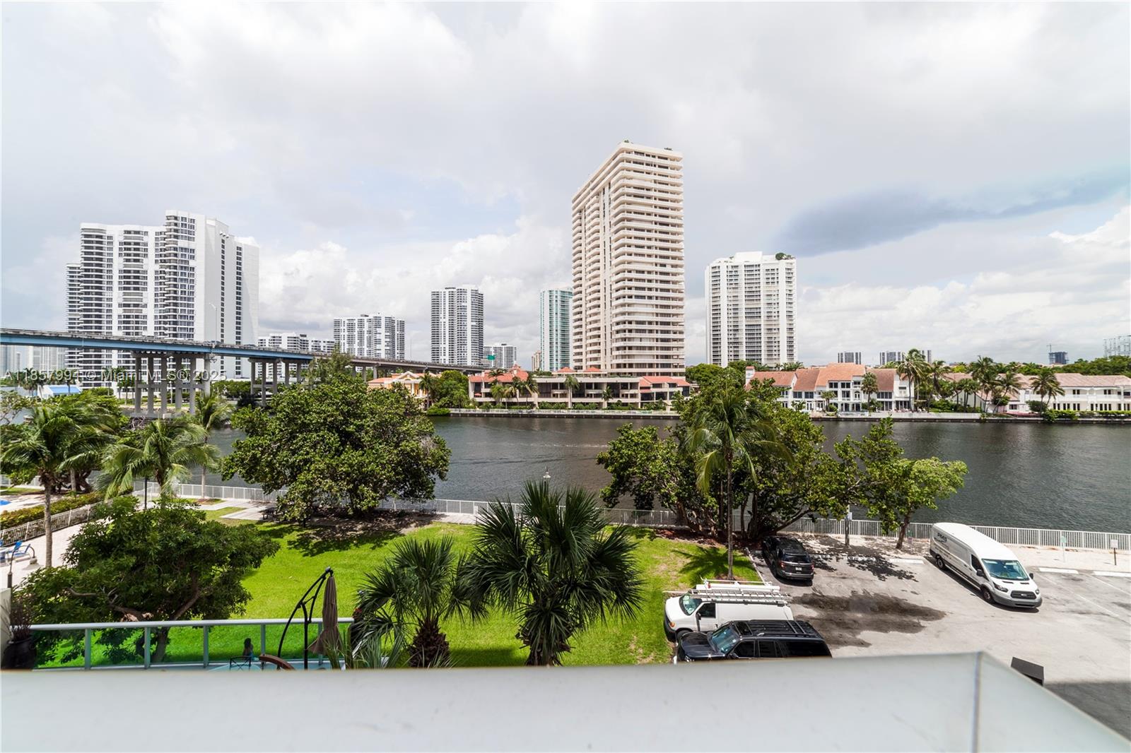 19390 Collins Ave 419