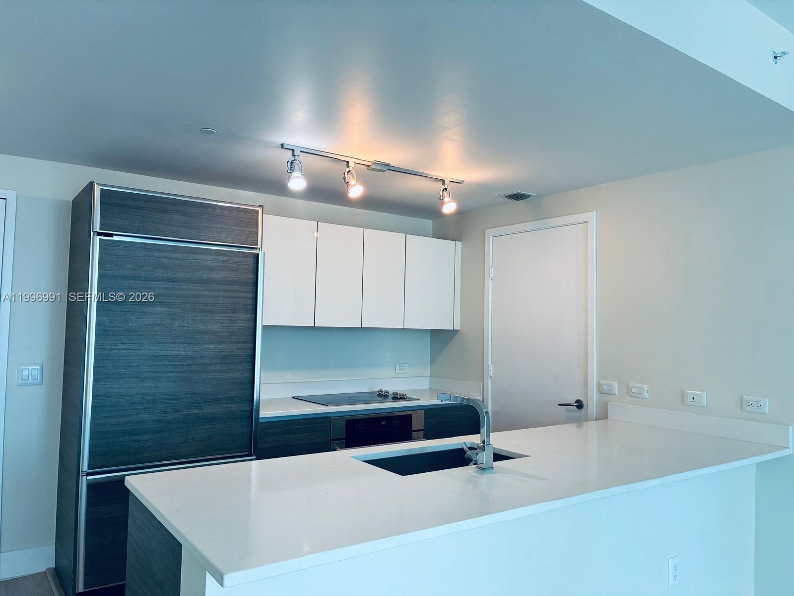 1100 MILLECENTO RESIDENCE - Residential