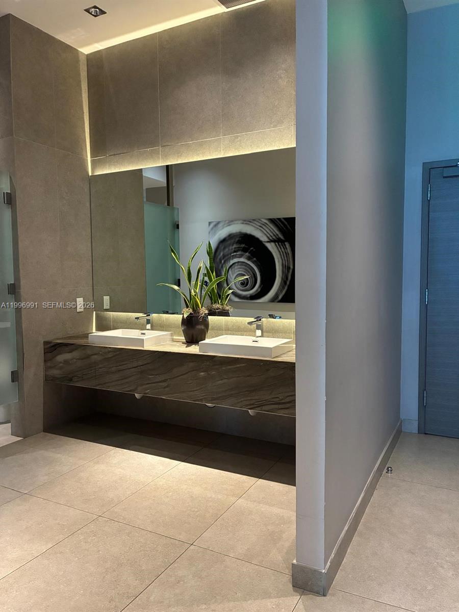 1100 MILLECENTO RESIDENCE - Residential
