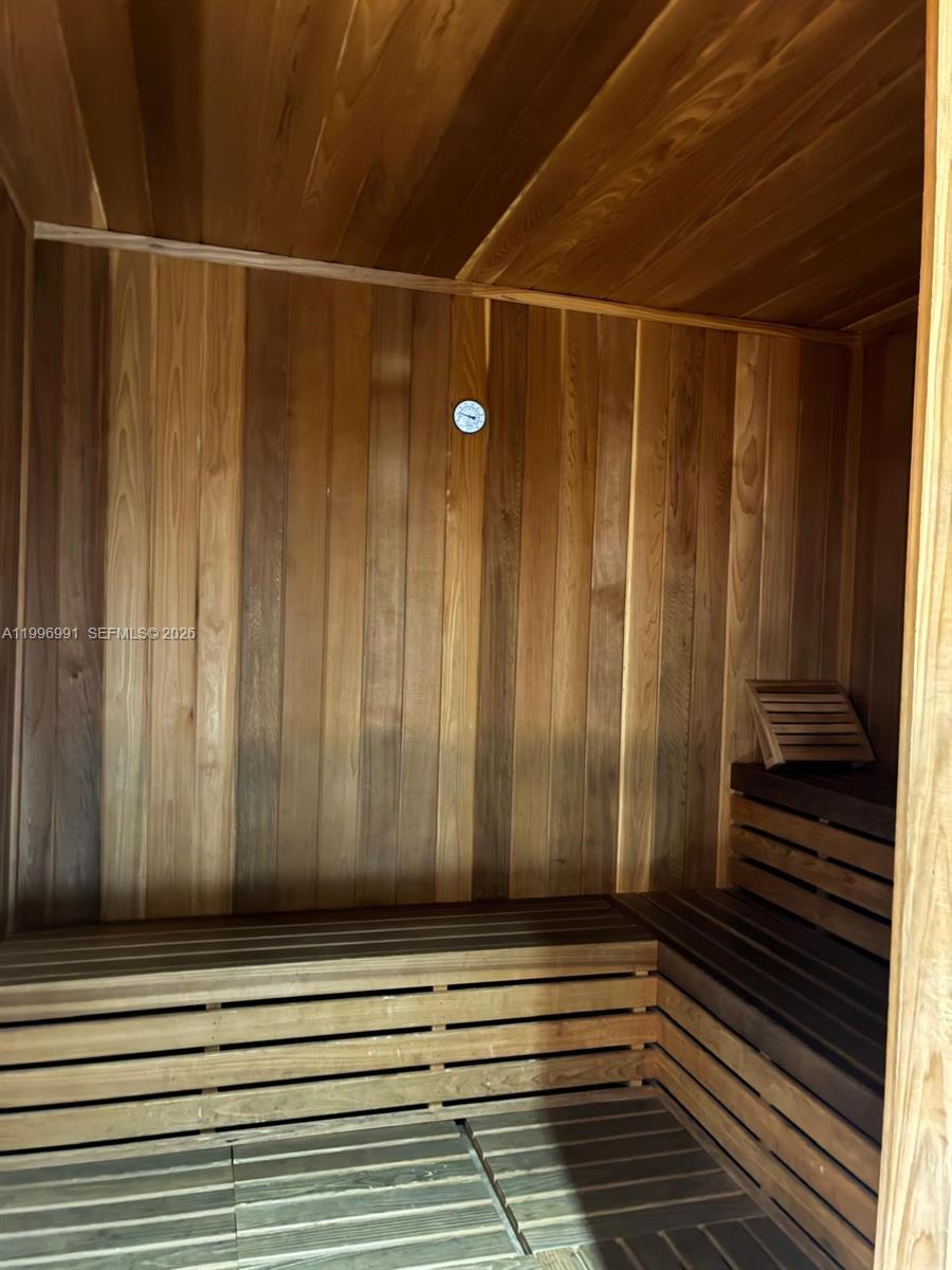 1100 MILLECENTO RESIDENCE - Residential