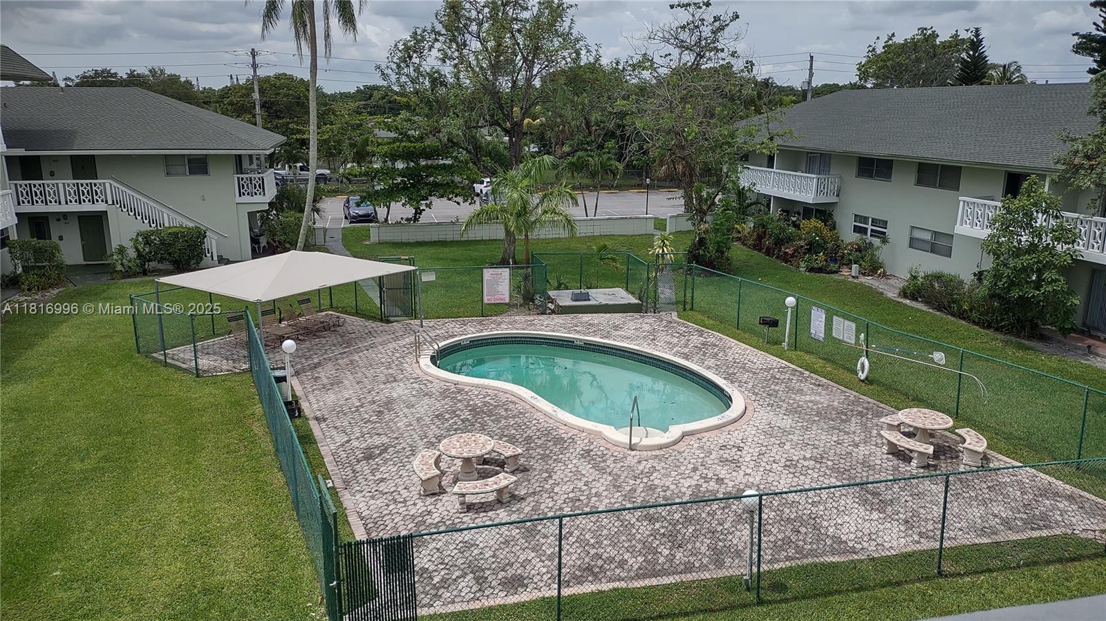Property for Sale at 4200 Nw 3rd Ct 333, Plantation, Miami-Dade County, Florida - Bedrooms: 2 
Bathrooms: 1  - $199,500