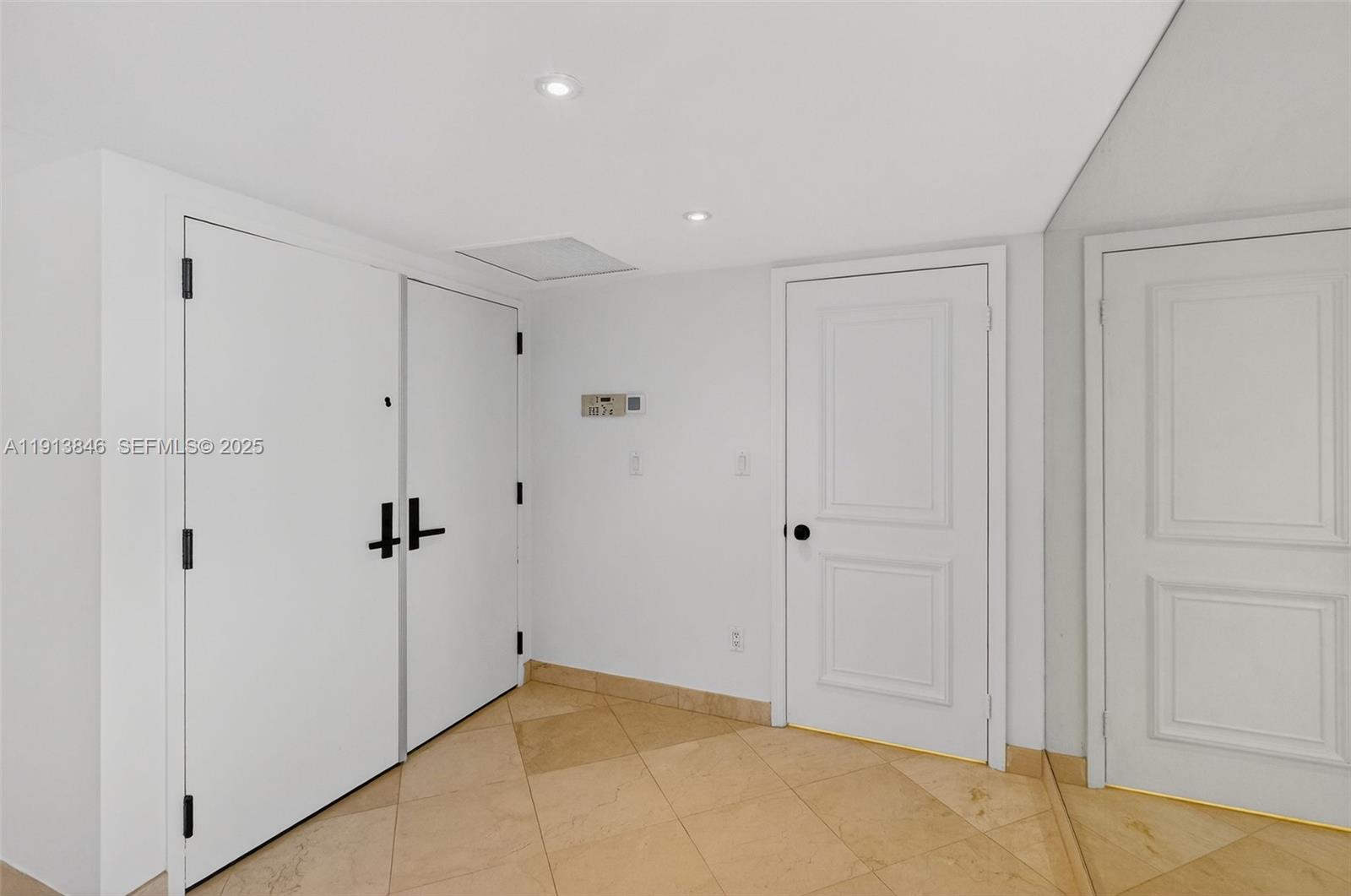 2 Grove Isle Dr B1505