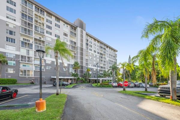 HILLCREST EAST NO 27 COND - Residential