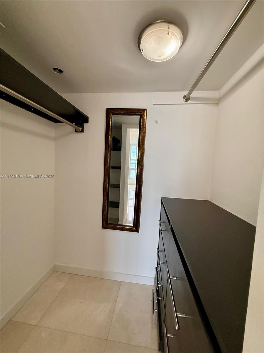 ISOLA CONDO - Residential