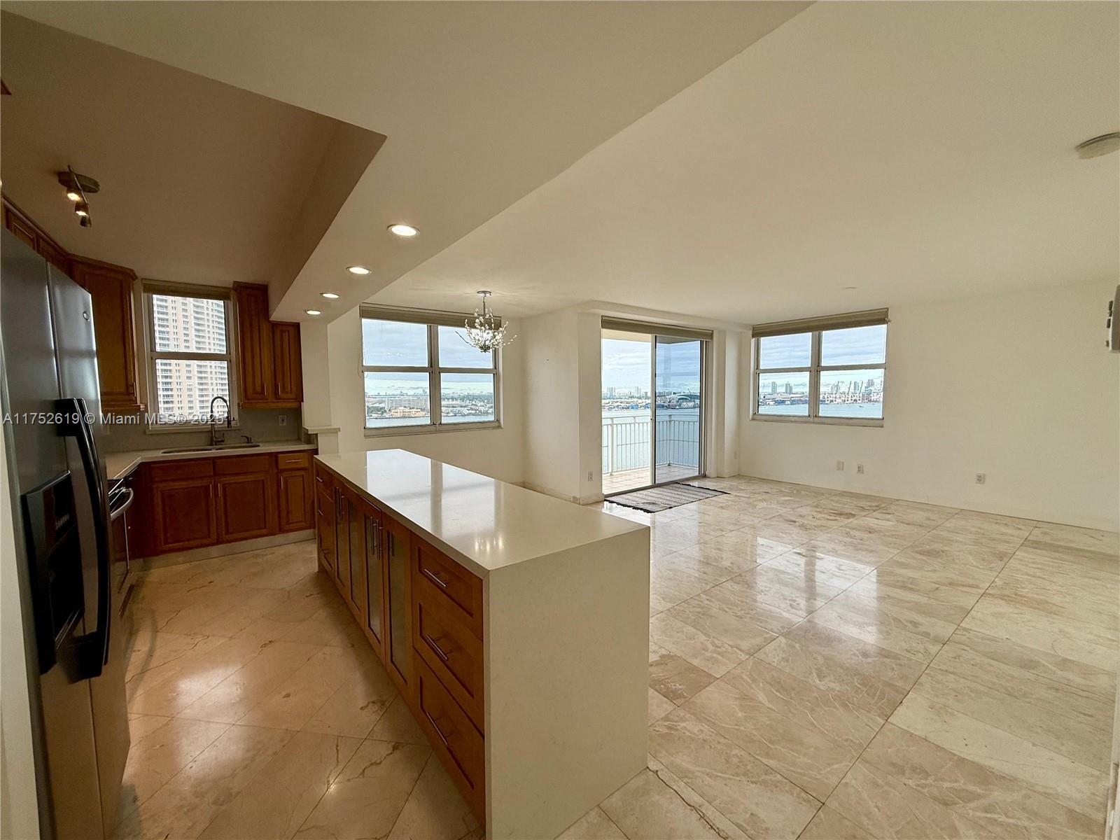 770 Claughton Island Dr PH-15