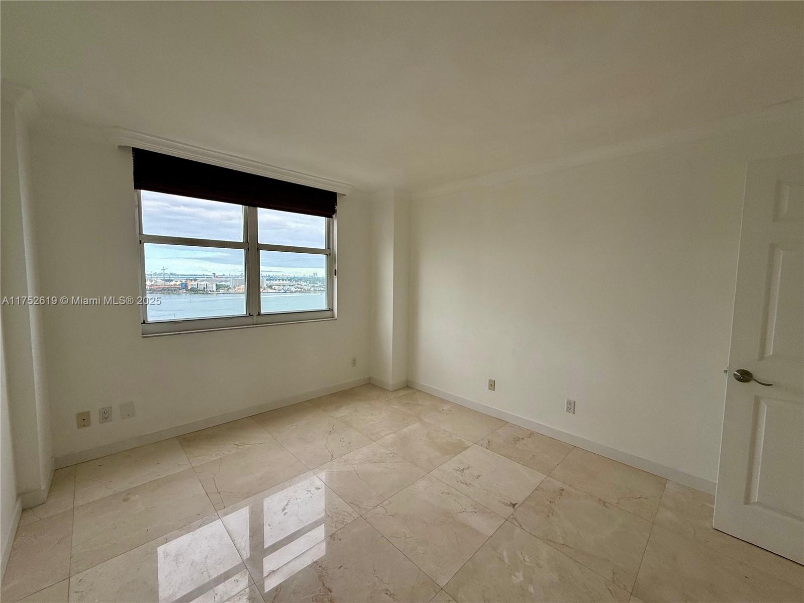 ISOLA CONDO - Residential