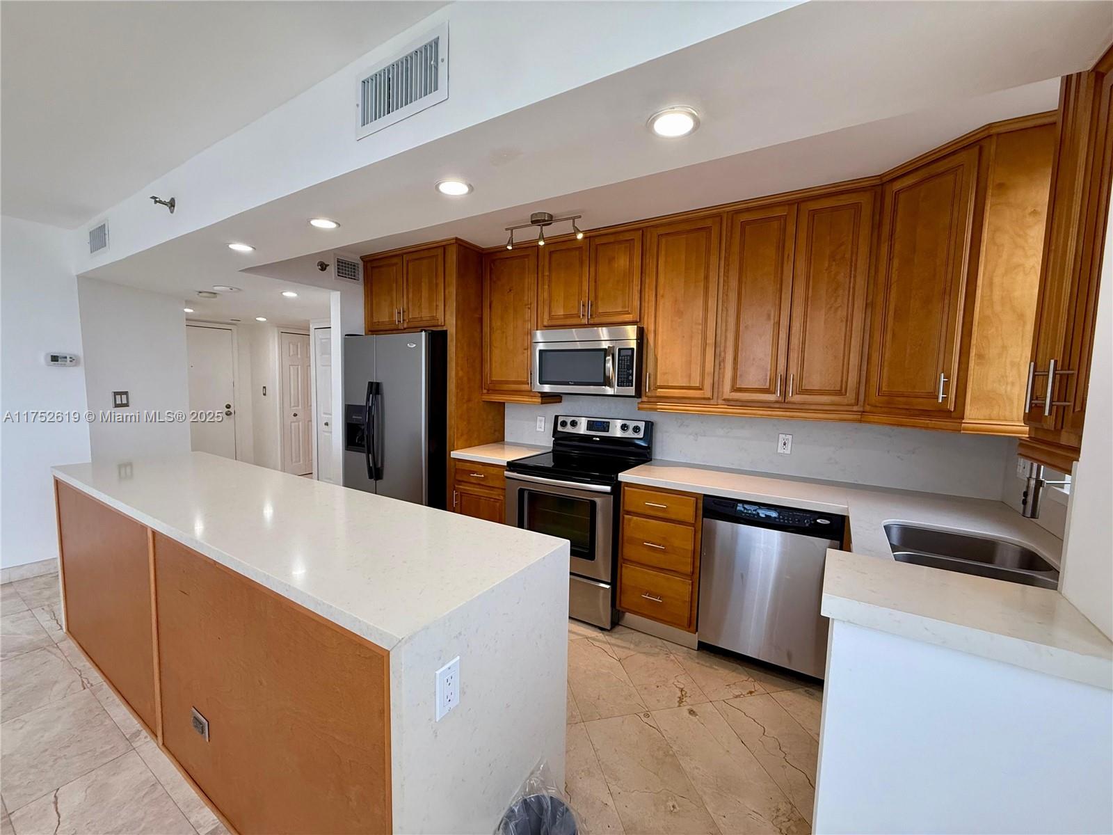770 Claughton Island Dr PH-15