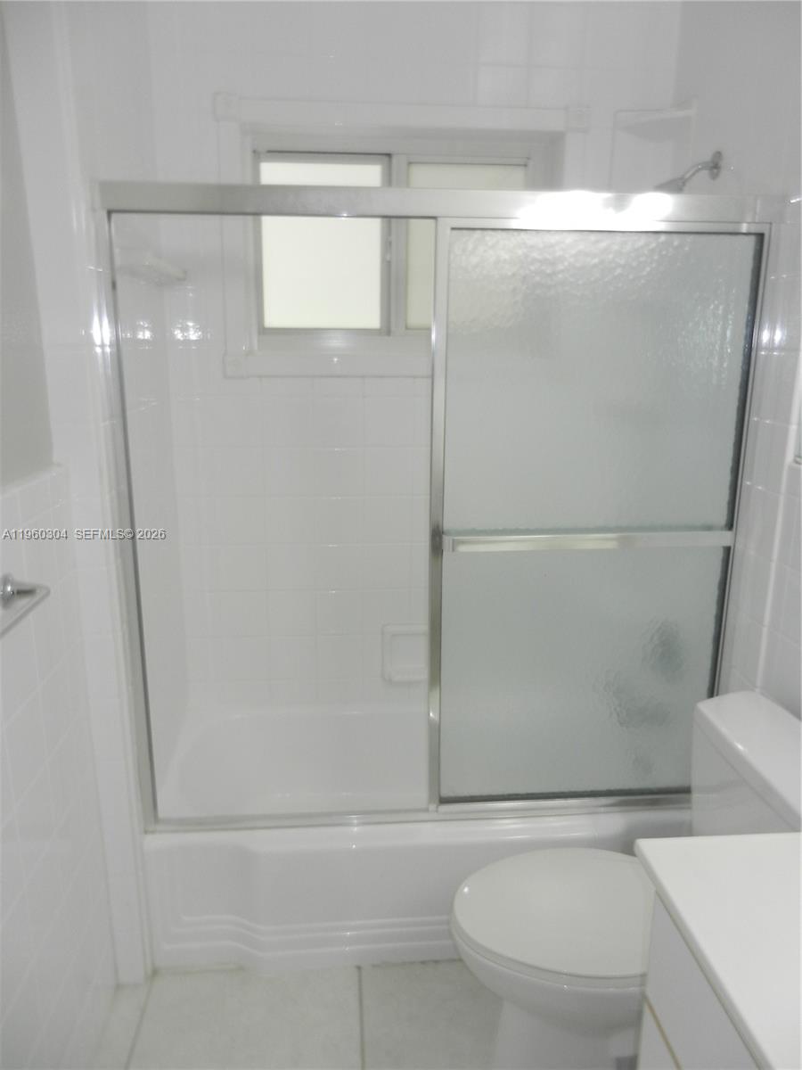 HOLLYWOOD HILLS - Residential