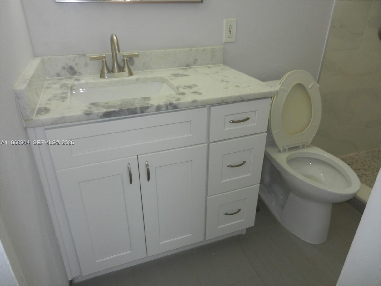 HOLLYWOOD HILLS - Residential