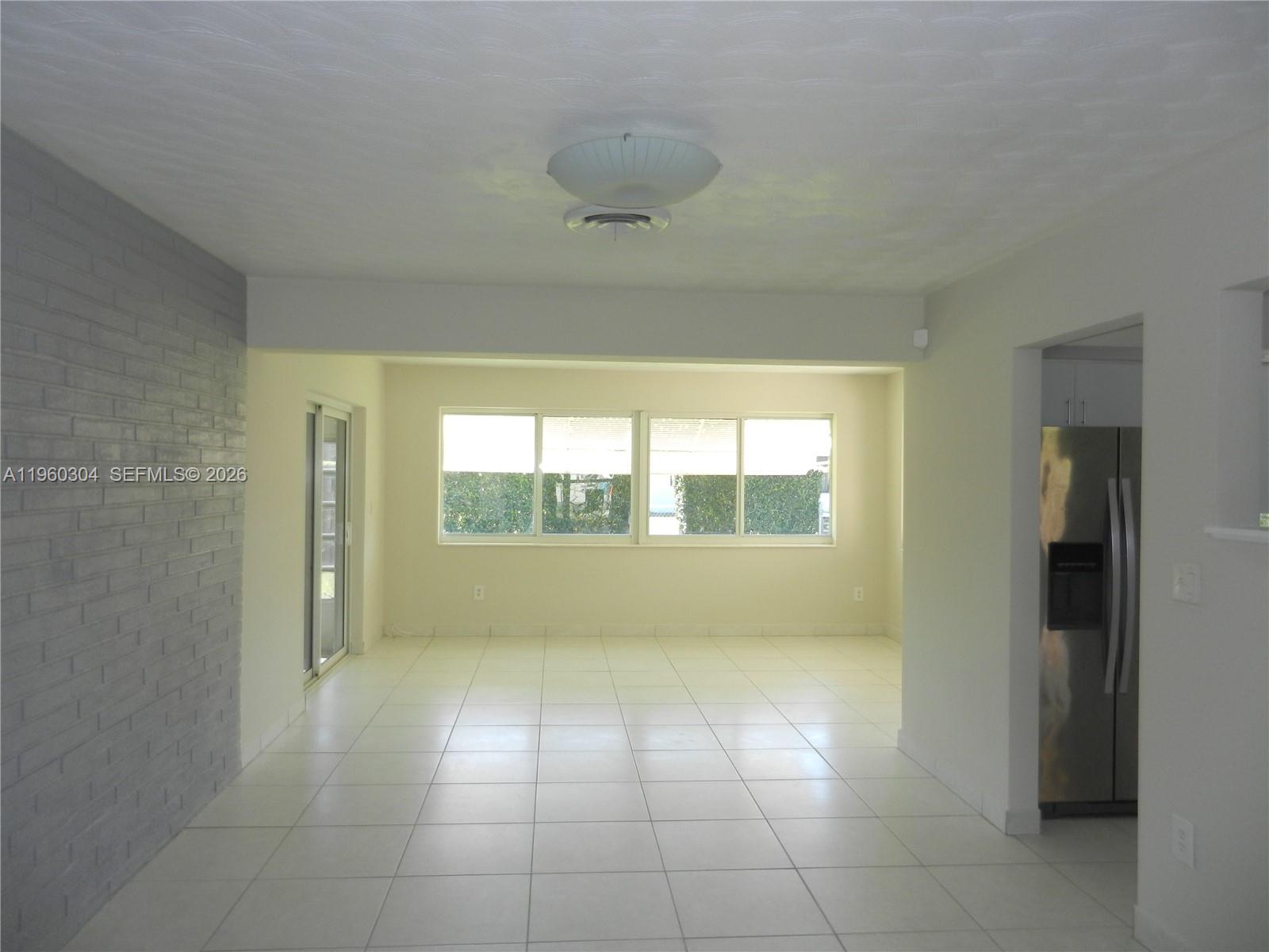 HOLLYWOOD HILLS - Residential