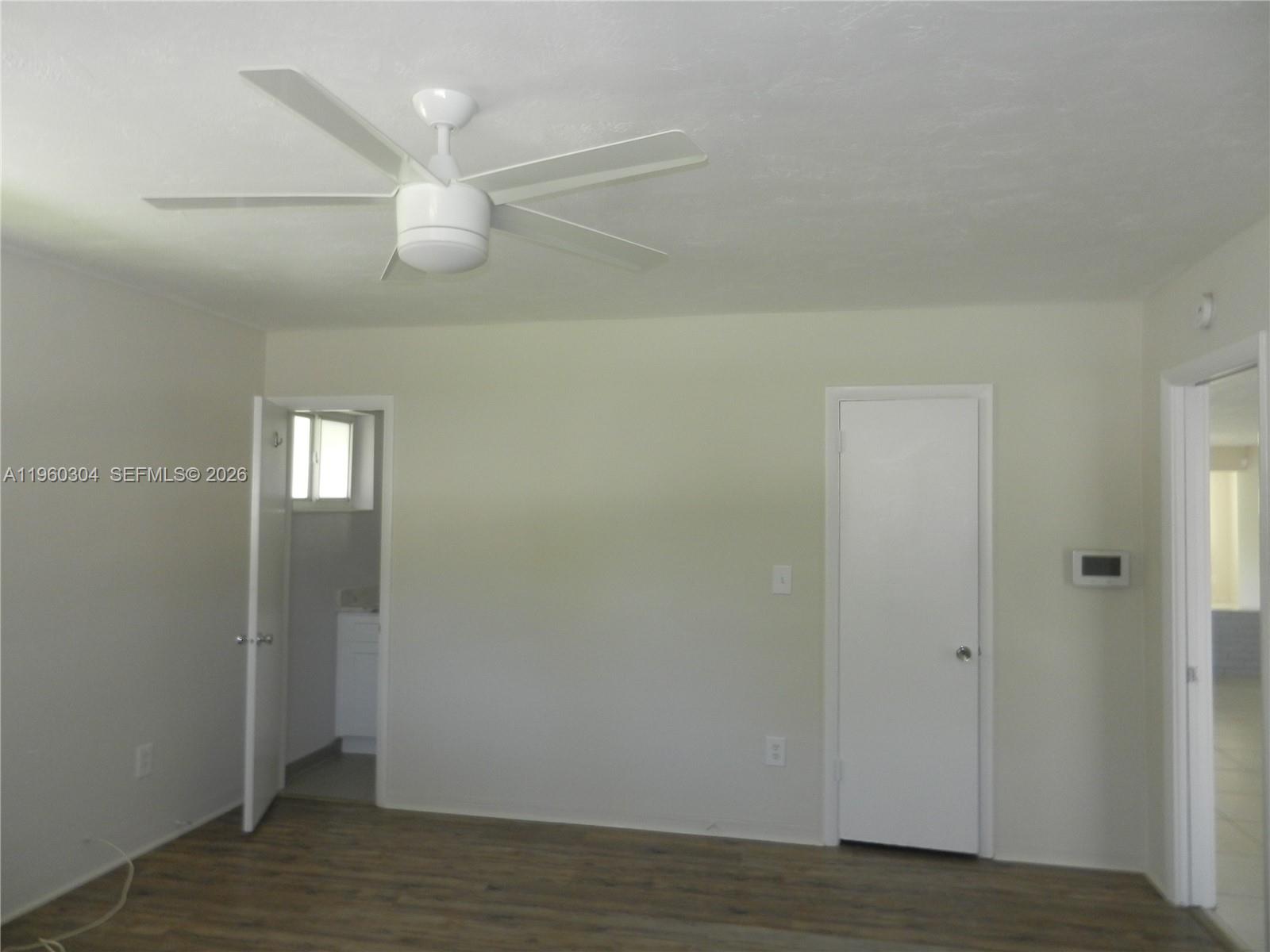 HOLLYWOOD HILLS - Residential