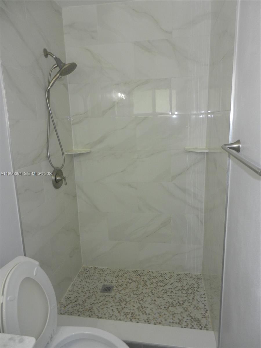 HOLLYWOOD HILLS - Residential